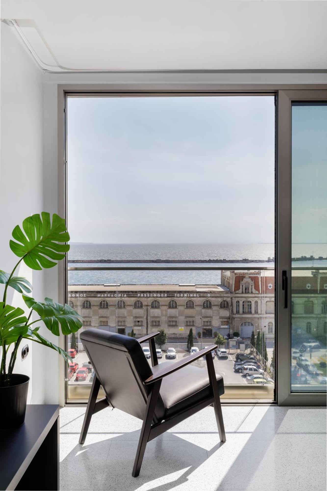 Nero Luxury Suites By Zennova Солун Екстериор снимка