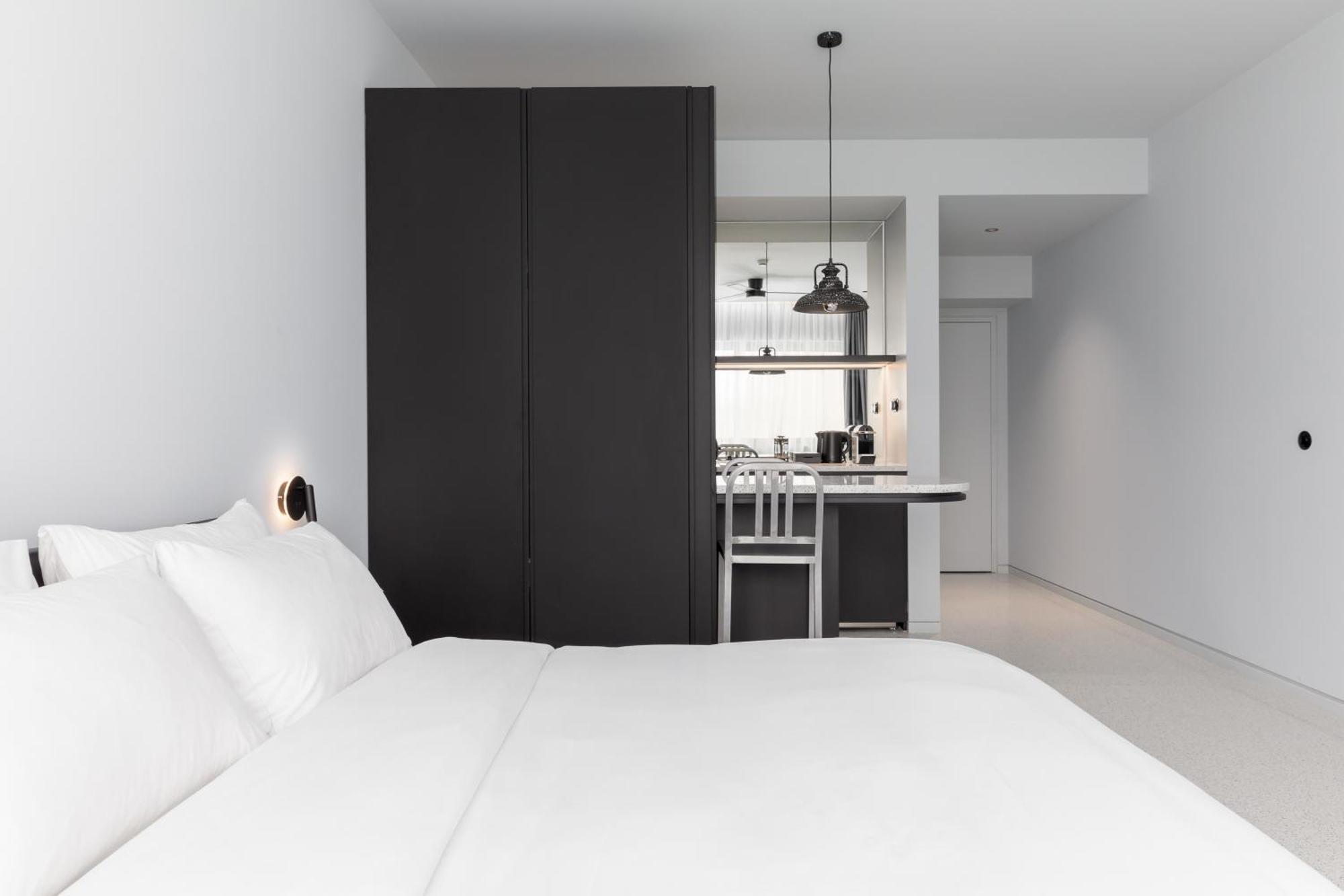 Nero Luxury Suites By Zennova Солун Екстериор снимка